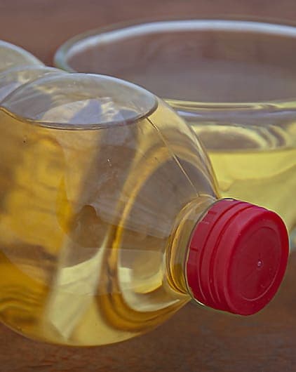 Descarte de óleo na pia